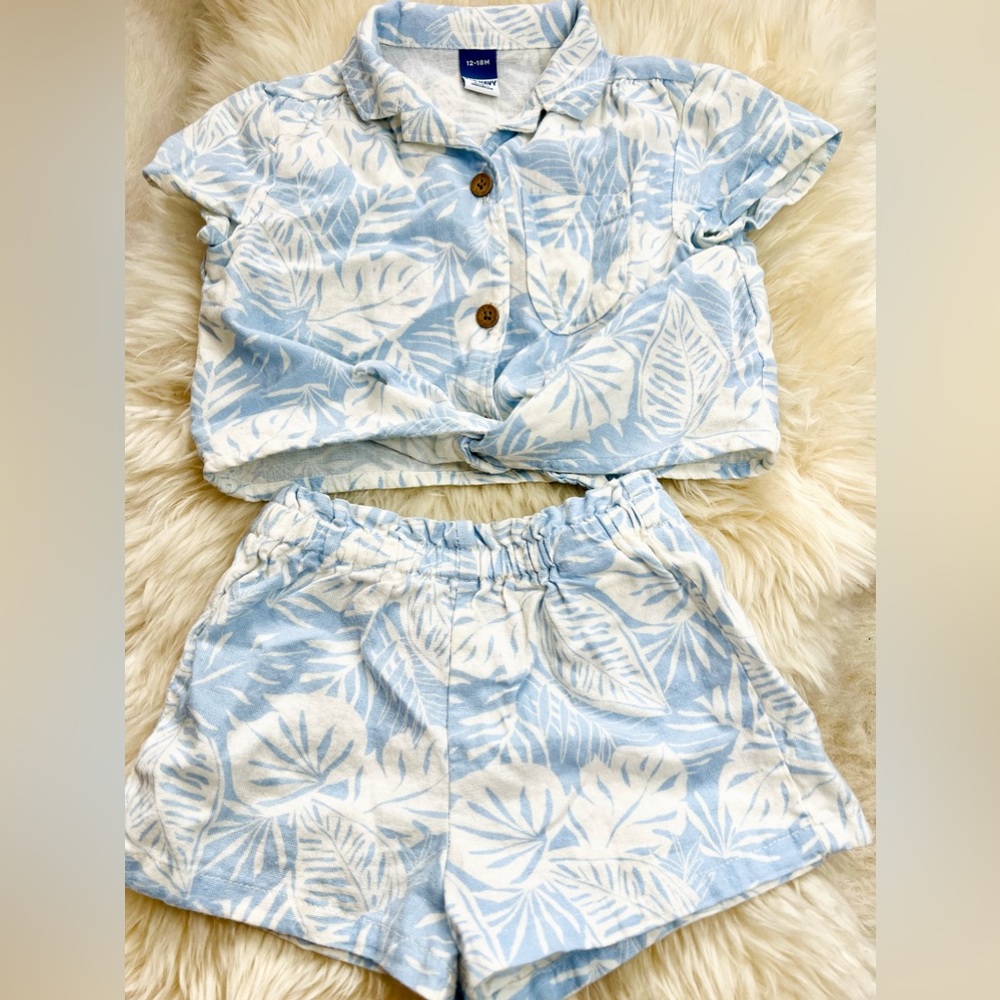 Old Navy Toddler girl shorts set. Size 12-18 months.